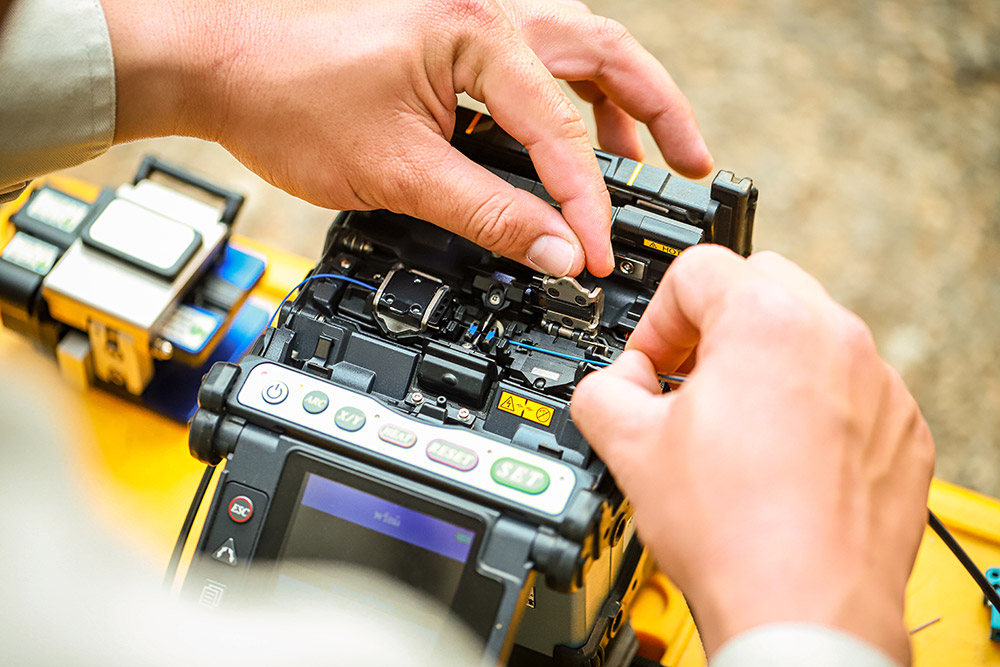 fiber optic installer